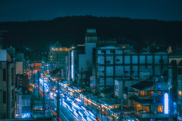 京都、八坂神社が見える四条通りの夜景