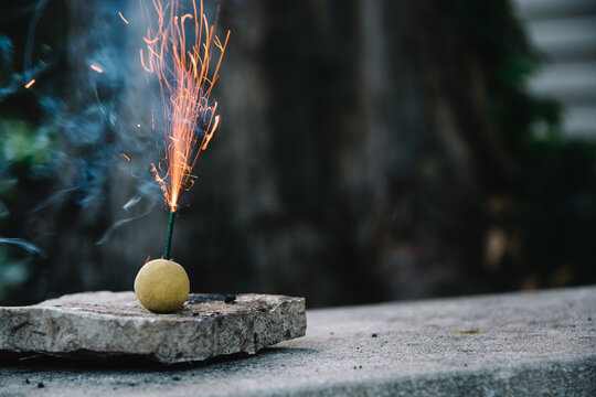 Burning fuse of a smoke bomb