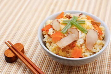 松茸ごはん　日本の秋の食べ物