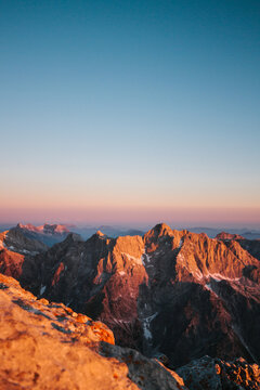 Alpine glow in the morning with a panorama view to the Hochkalter Mountain
