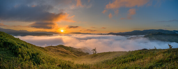 Sunrise over the valley © Jack
