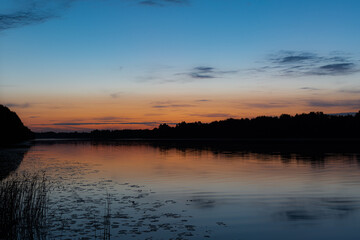 Fototapeta na wymiar sunset over the river