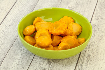 Marinated yellow patisson in the bowl