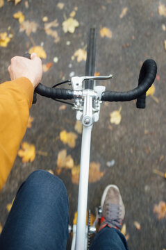 Ride on the bicycle during fall