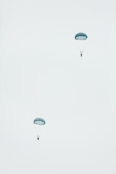 Parachutists (skydivers)