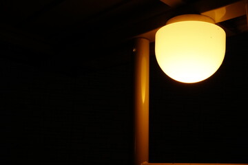 Fototapeta na wymiar light bulb on the wall