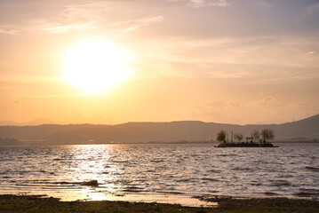Fototapeta premium 諏訪湖と夕暮れ