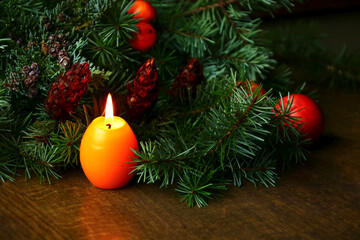 kerze tannenzweige  deko  naturmaterial