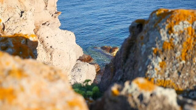 ripresa con slider della scogliera sarda
