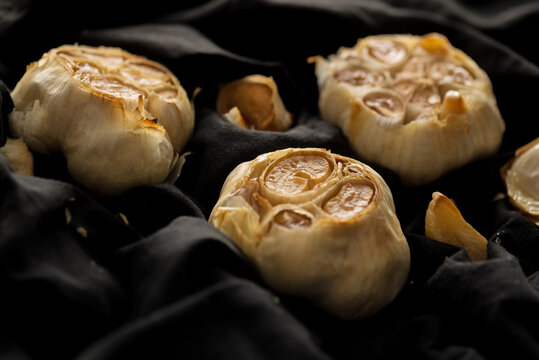 Roast Garlic in Dark Setting