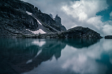 Fototapeta na wymiar Reflecting lake and mountains