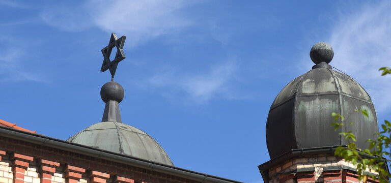 Davidstern auf einer der Zwiebelkuppeln der Synagoge in Halle (Saale)