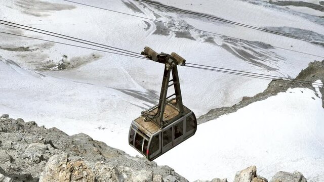 Cable car leaving over glacier