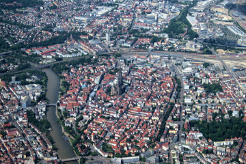 Naklejka premium Flug über Ulm in Deutschland 4.7.2020