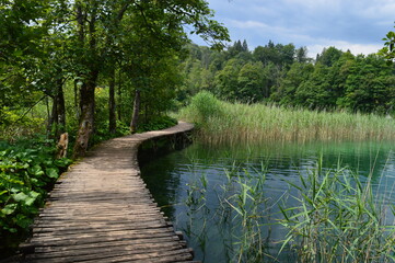 Fototapeta na wymiar The beautiful turquoise waters of the Plitvice Lakes National Park in Croatia