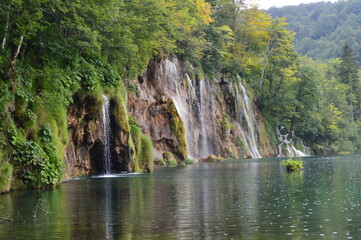 Plakat The beautiful turquoise waters of the Plitvice Lakes National Park in Croatia