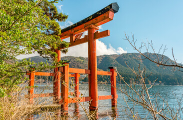 Hakone Schrein Tori am Lake Ashinoko, Hakone, Japan