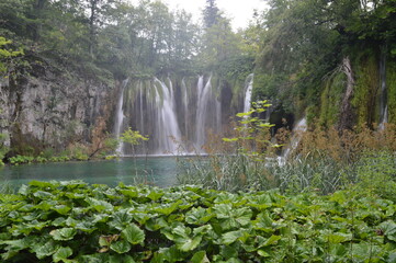 Naklejka premium The turquoise waters from the stunning waterfalls in the Plitvice Lakes National Park in Croatia
