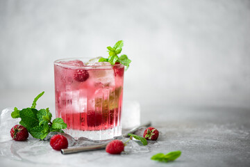 raspberry lemonade with fresh mint and ice
