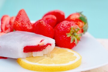 Helado de Limon Relleno de Frutillas