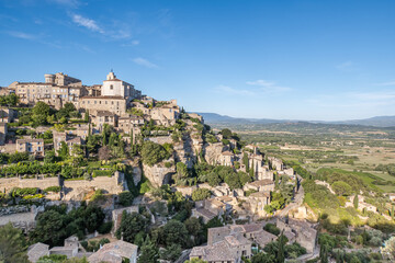 Fototapeta na wymiar Gordes, medieval provencal village on the hill
