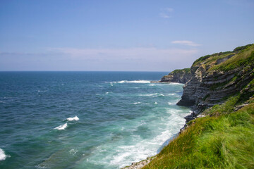Fototapeta na wymiar cliffs of moher at the coast