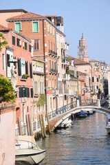 Fototapeta na wymiar Vue d'un rio à Venise