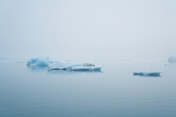 Naklejka premium single small Icebergs in Jokulsarlon, blue cold lake