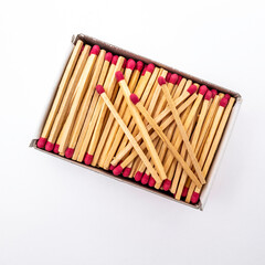 boite pleine d'allumettes