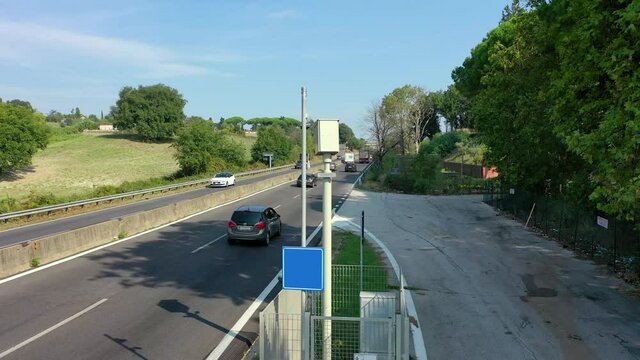 Telecamera per il Controllo elettronico della velocit&agrave;. Postazione fissa su strada