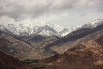 Fototapeta na wymiar Himalyan range from Leh Ladakh with beautiful blue sky, India