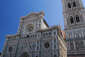 Fototapeta premium Facade of the Duomo of Florence with the dome lantern and bell tower
