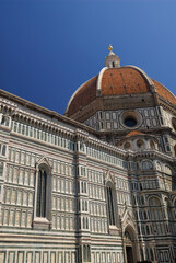 Fototapeta premium Looking up to Duomo in Florence with the Brunelleschi dome