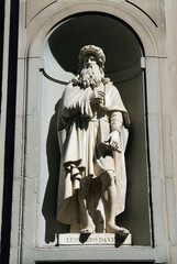 Statue of Leonardo da Vinci at the Uffizi Gallery