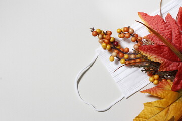 秋・紅葉やカボチャと紙製マスク