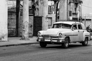 classic 1950s car in Havana