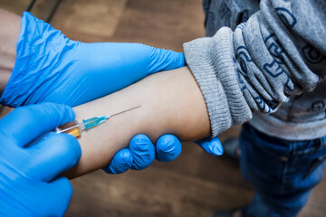 Doctor is going to give an injection to a child of 5 years in the forearm