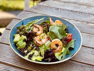 salad with shrimp and avocado
