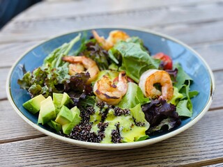 salad with shrimp and avocado
