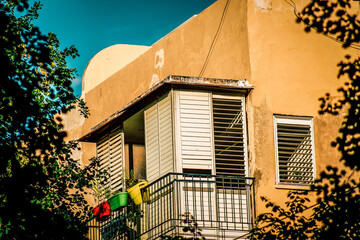 Fototapeta na wymiar View of the facade of a modern building in the streets of Tel Aviv in Israel 