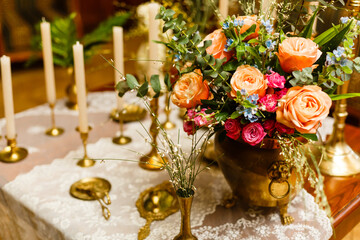 A vase of flowers on a table