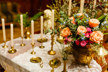 A vase of flowers on a table