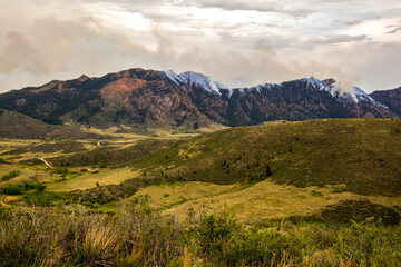 Fototapeta premium Wildfire Smoke Billowing on a Mountainside 