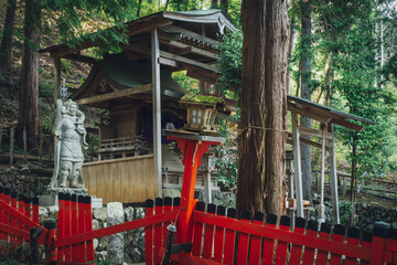 Fototapeta na wymiar 京都、嵐山にある御髪神社の境内風景です