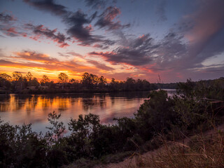 Naklejka premium Beautiful Riverside Sunset with Reflections