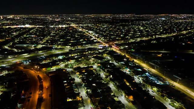 Hiperlapso 4k Vista a&eacute;rea noctura del sur de la ciudad de Aguascalientes, M&eacute;xico.