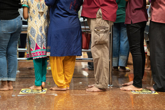 People not adhering to the Social distancing markings