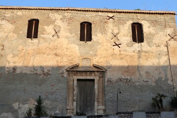 Milazzo - Facciata laterale della Chiesa di San Gaetano all'alba
