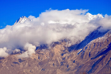 Fototapeta na wymiar snow covered mountains in the Karakoram range 