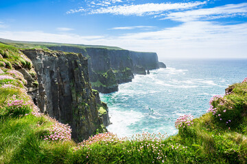 Cliffs of Moher in Irland Meer Ozean Küste Atlantik Klippen Felsen Landschaft Natur / Sea Ocean Coast Atlantic Cliffs Rock Landscape Nature